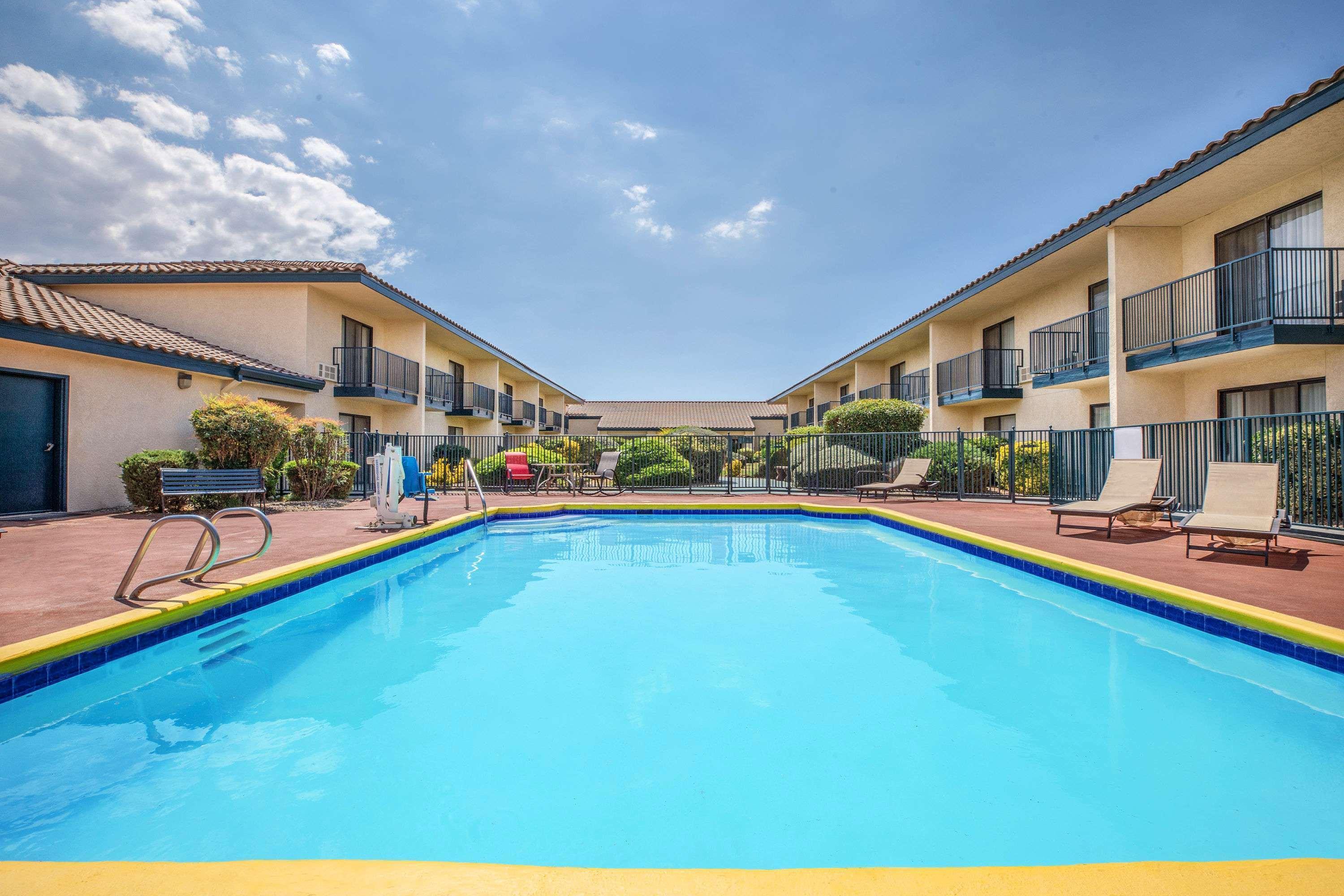 Hotel Baymont By Wyndham Tehachapi Exterior foto